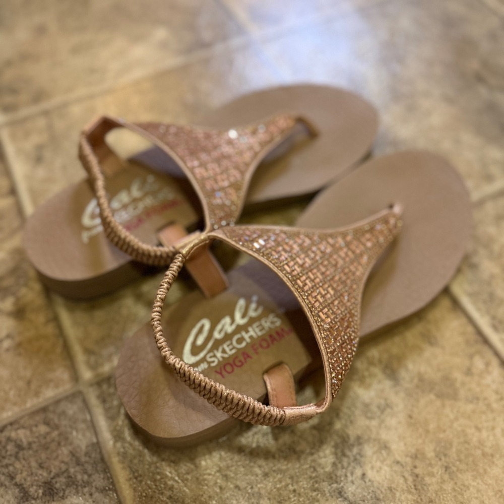 Skechers Cali Meditation Rock Crown Rose Gold Rhinestone Yoga Foam Sandals 8